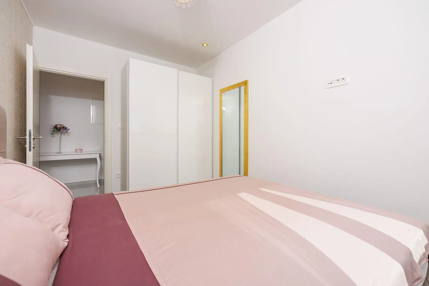 Exquisites Apartment Nur 350 Meter Zum Strand Mit Herrlichem Meerblick, Privatparkplatz, Wifi Crikvenica