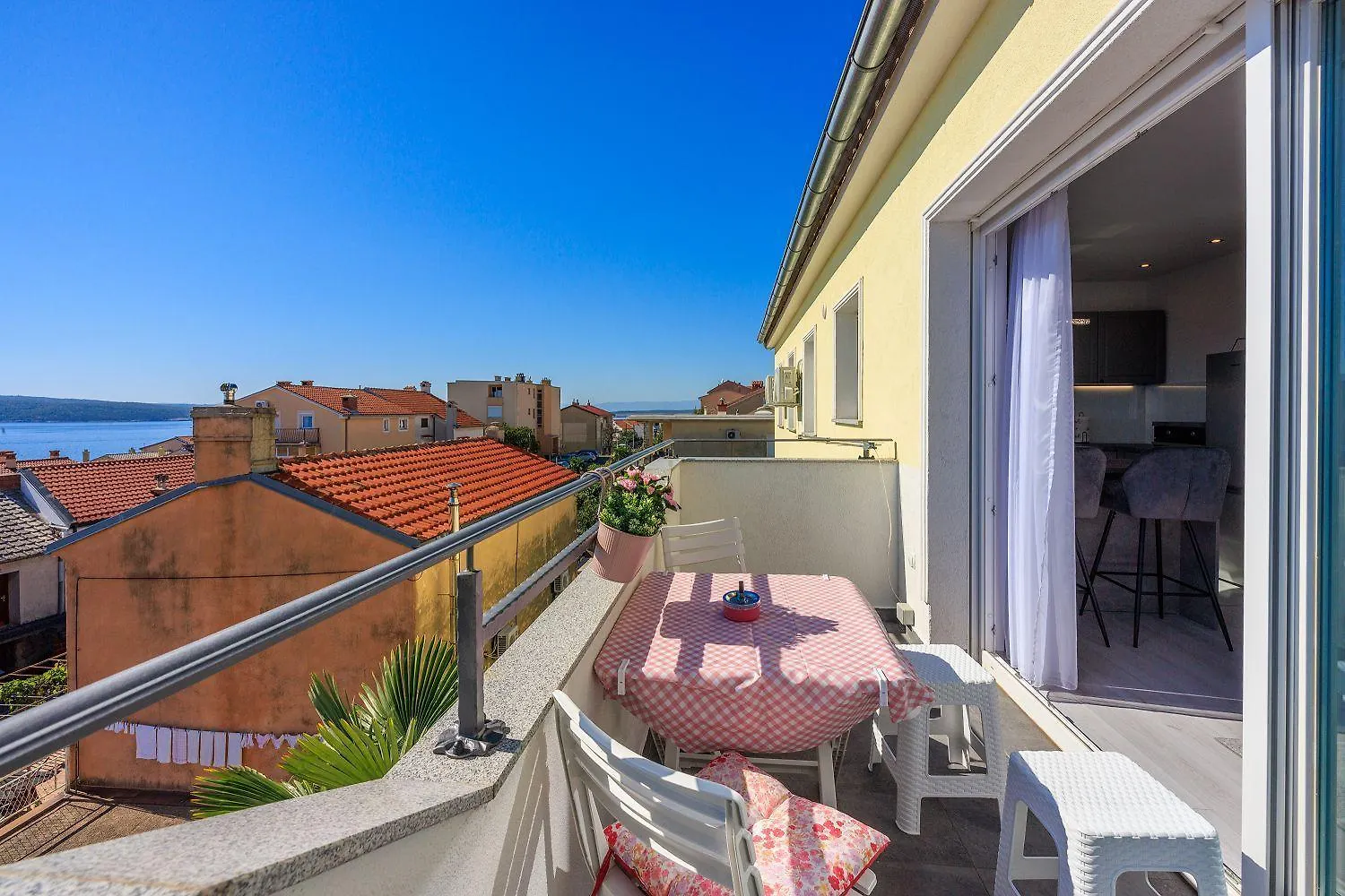 Exquisites Apartment Nur 350 Meter Zum Strand Mit Herrlichem Meerblick, Privatparkplatz, Wifi Crikvenica