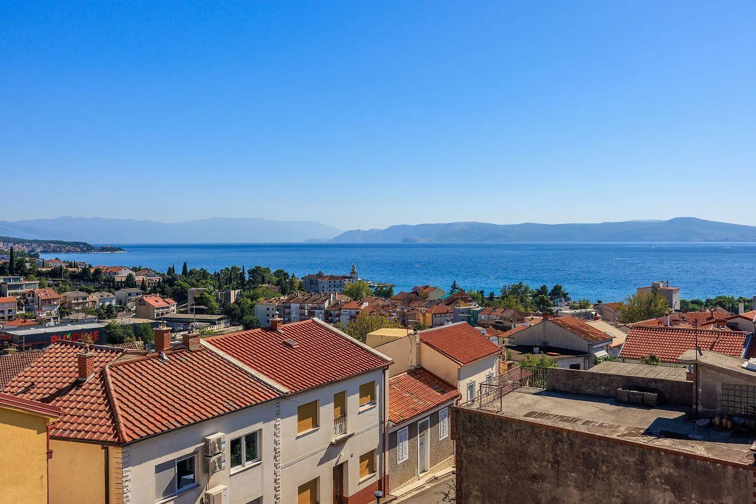 Exquisites Apartment Nur 350 Meter Zum Strand Mit Herrlichem Meerblick, Privatparkplatz, Wifi Crikvenica